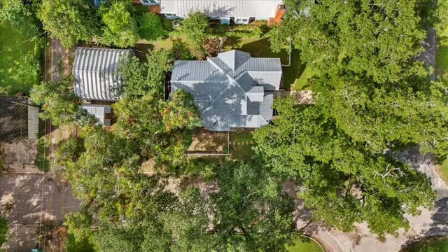 $339,900 | 710 Gresham Street, Smithville, TX 78957