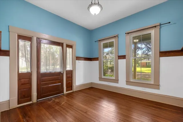 $339,900 | 710 Gresham Street, Smithville, TX 78957