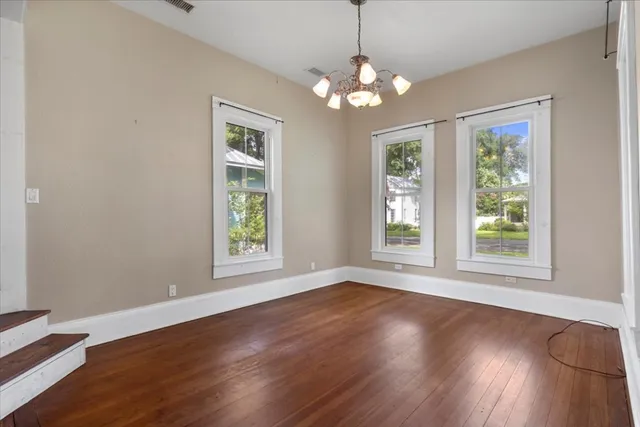 $339,900 | 710 Gresham Street, Smithville, TX 78957