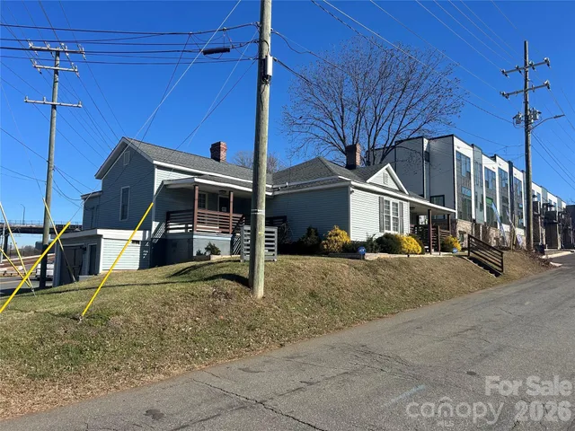a house view with a backyard space