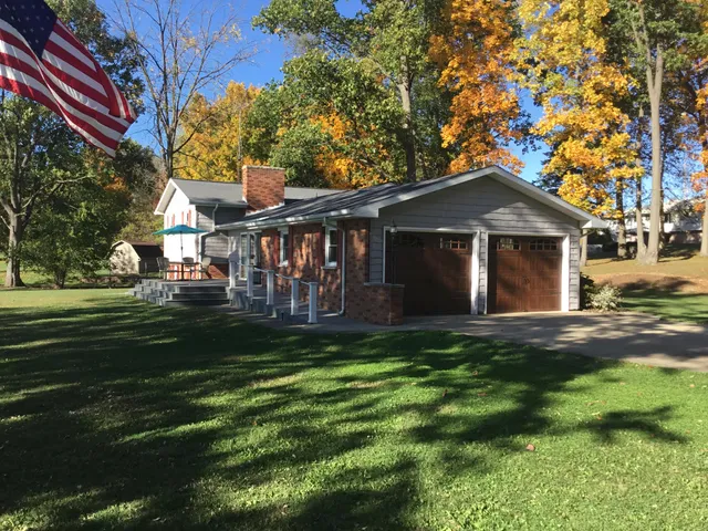 $399,900 | 1246 Vincent Lake Lane, Tekonsha, MI 49092