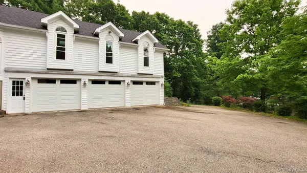 $2,300 | 19 A Friendship Lane, Red Hook, NY 12571