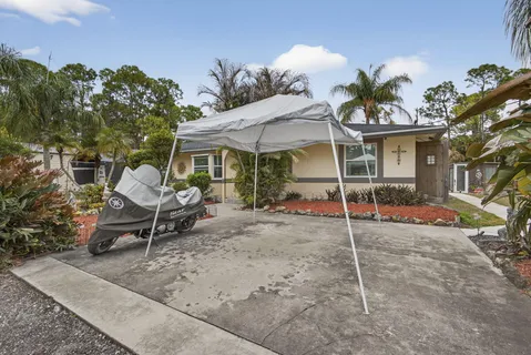 $915,000 | 15773 85th Road North, Loxahatchee, FL 33470