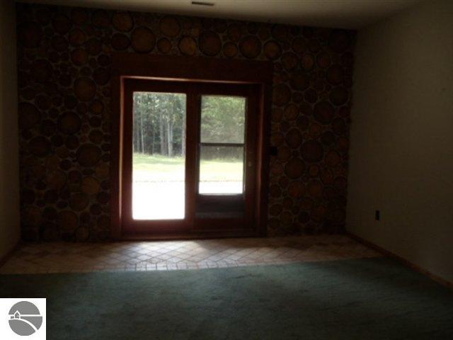 5816 Gunn Road Benzonia, MI 49616 - Photo 12 of 15 1720113-11.JPG