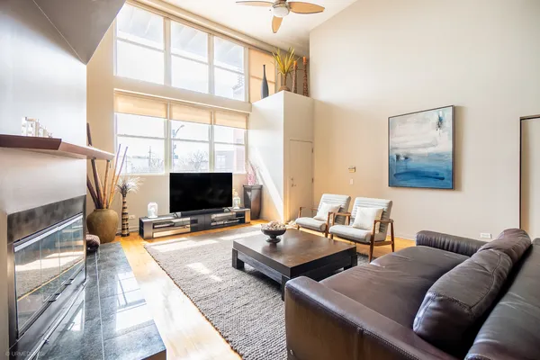 $699,000 | 1705 North Clybourn Avenue, Unit E, Chicago, IL 60614