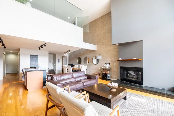 $699,000 | 1705 North Clybourn Avenue, Unit E, Chicago, IL 60614