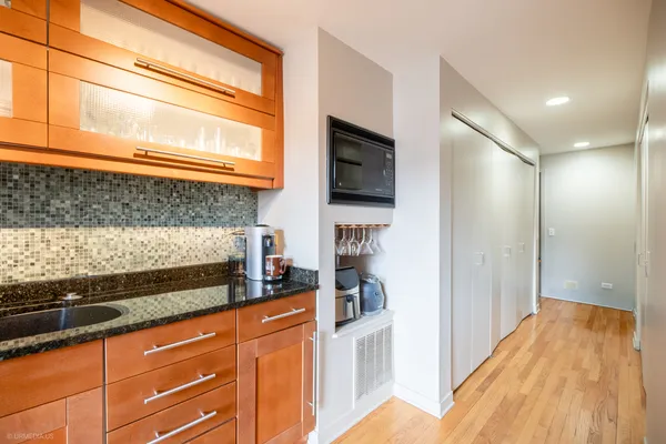 $699,000 | 1705 North Clybourn Avenue, Unit E, Chicago, IL 60614