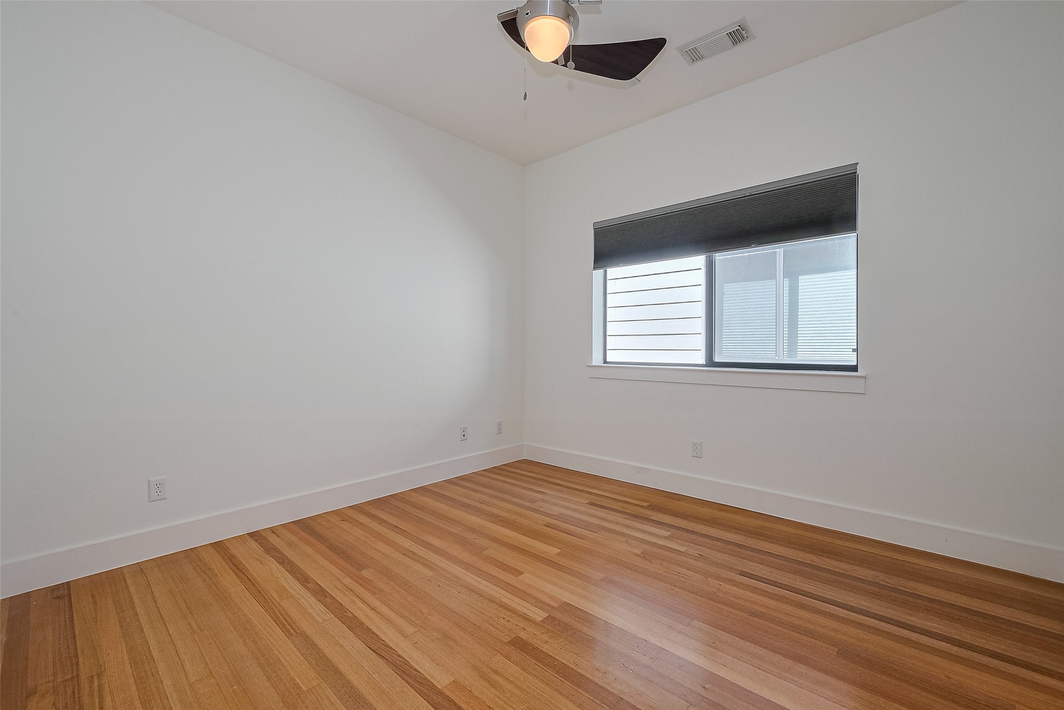 4331 Eigel Street Houston, TX 77007 - Photo 33 of 38 an empty room with wooden floor and windows