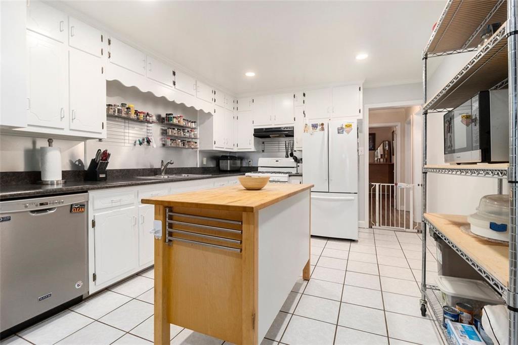 1395 Alverado Way Decatur, GA 30032 - Photo 6 of 35