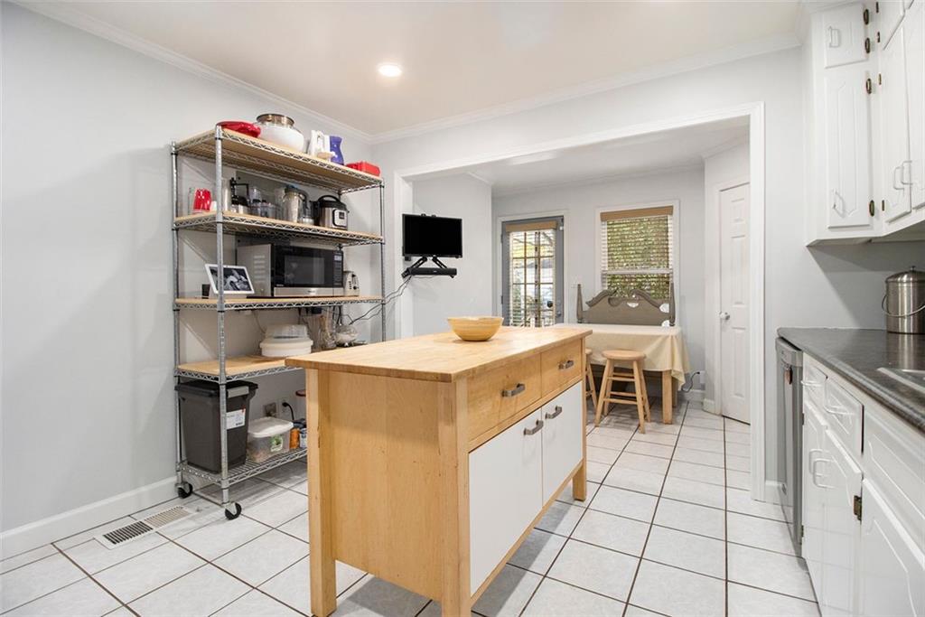 1395 Alverado Way Decatur, GA 30032 - Photo 7 of 35