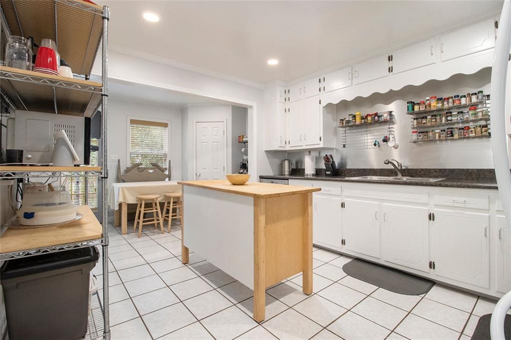 1395 Alverado Way Decatur, GA 30032 - Photo 8 of 35