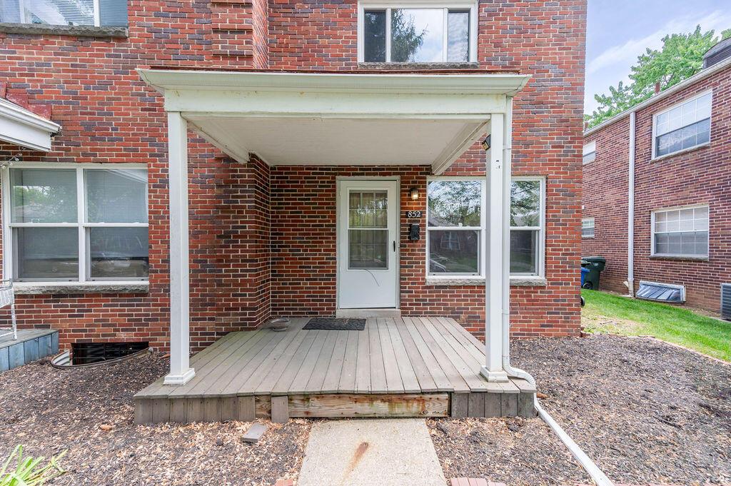 846 Kenwick Road, Unit 852 Columbus, OH 43209 - Photo 6 of 34 Front Porch