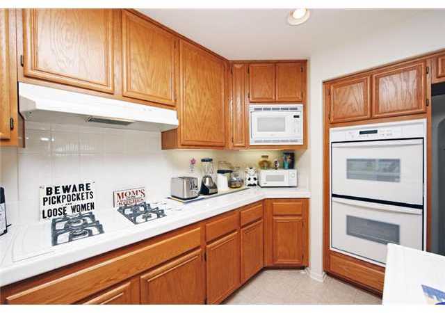2332 Pointe Parkway Spring Valley, CA 91978 - Photo 11 of 25 Dual ovens make cooking and baking a dream!