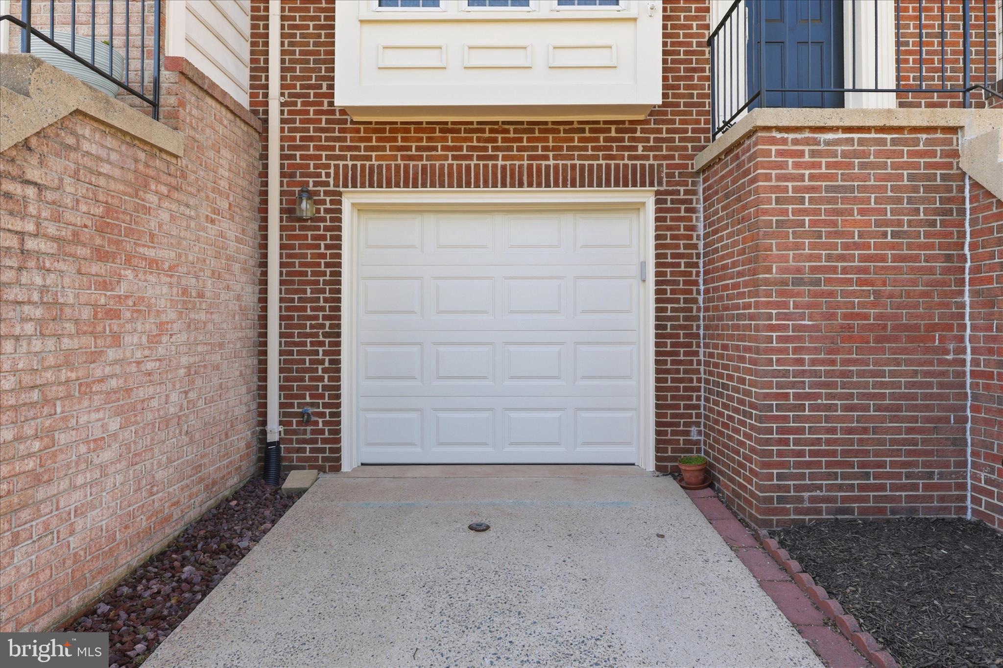 46810 Rabbitrun Terrace Sterling, VA 20164 - Photo 3 of 47 Gallery Image 3