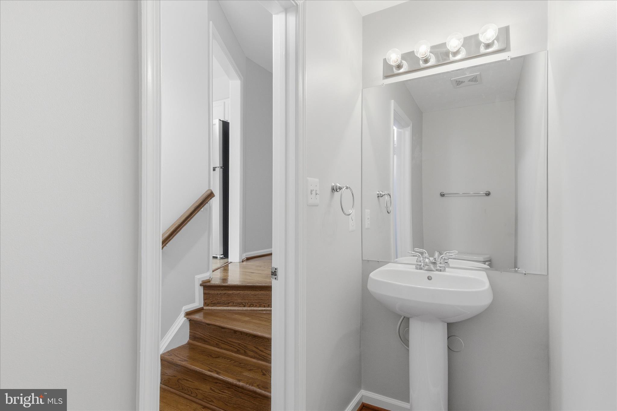 46810 Rabbitrun Terrace Sterling, VA 20164 - Photo 6 of 52