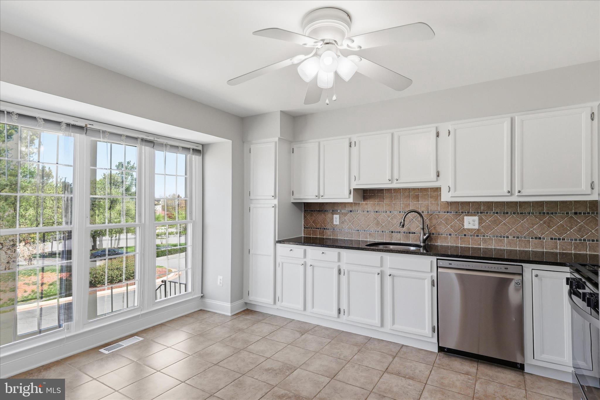 46810 Rabbitrun Terrace Sterling, VA 20164 - Photo 7 of 52