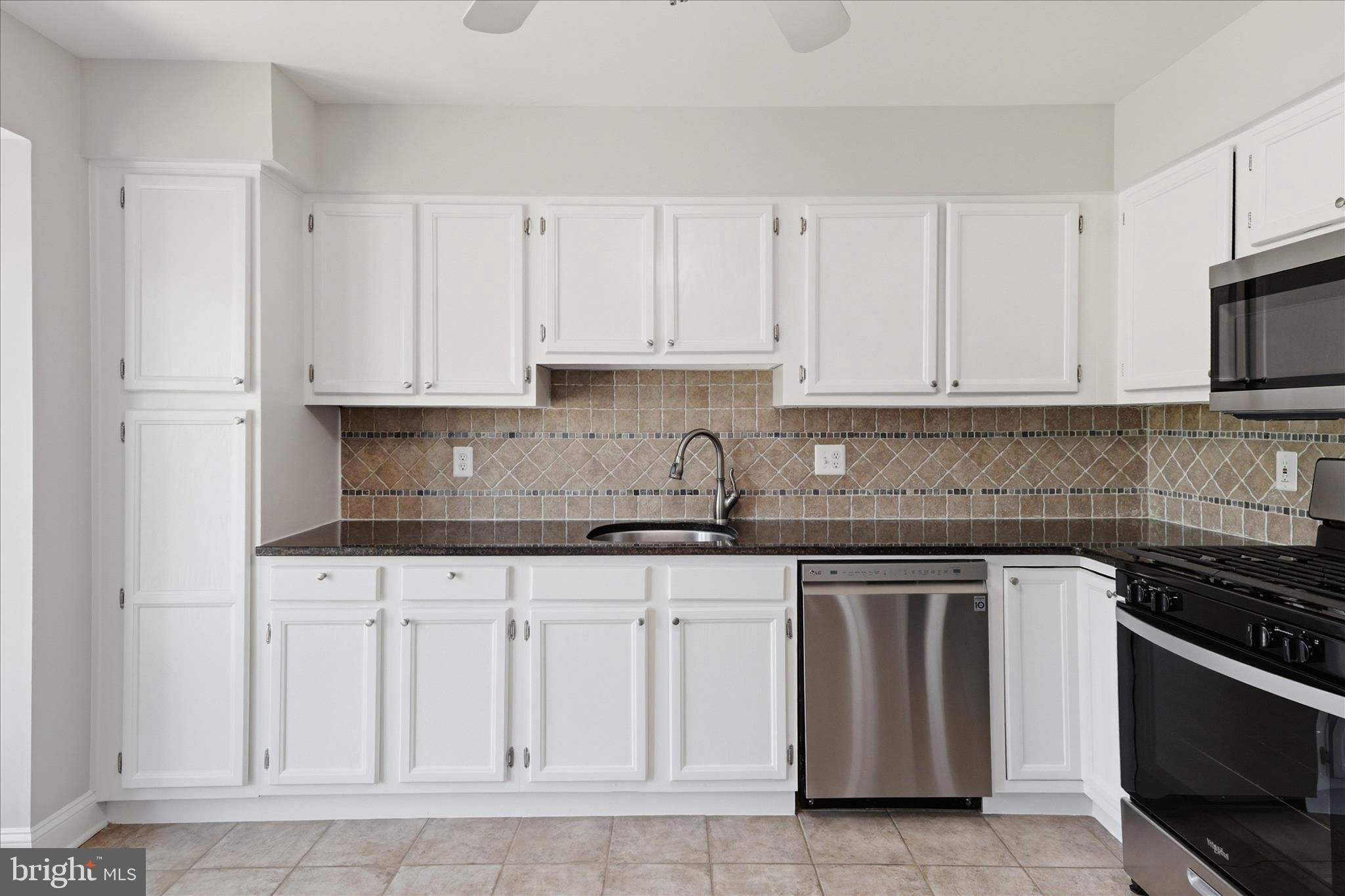 46810 Rabbitrun Terrace Sterling, VA 20164 - Photo 8 of 52