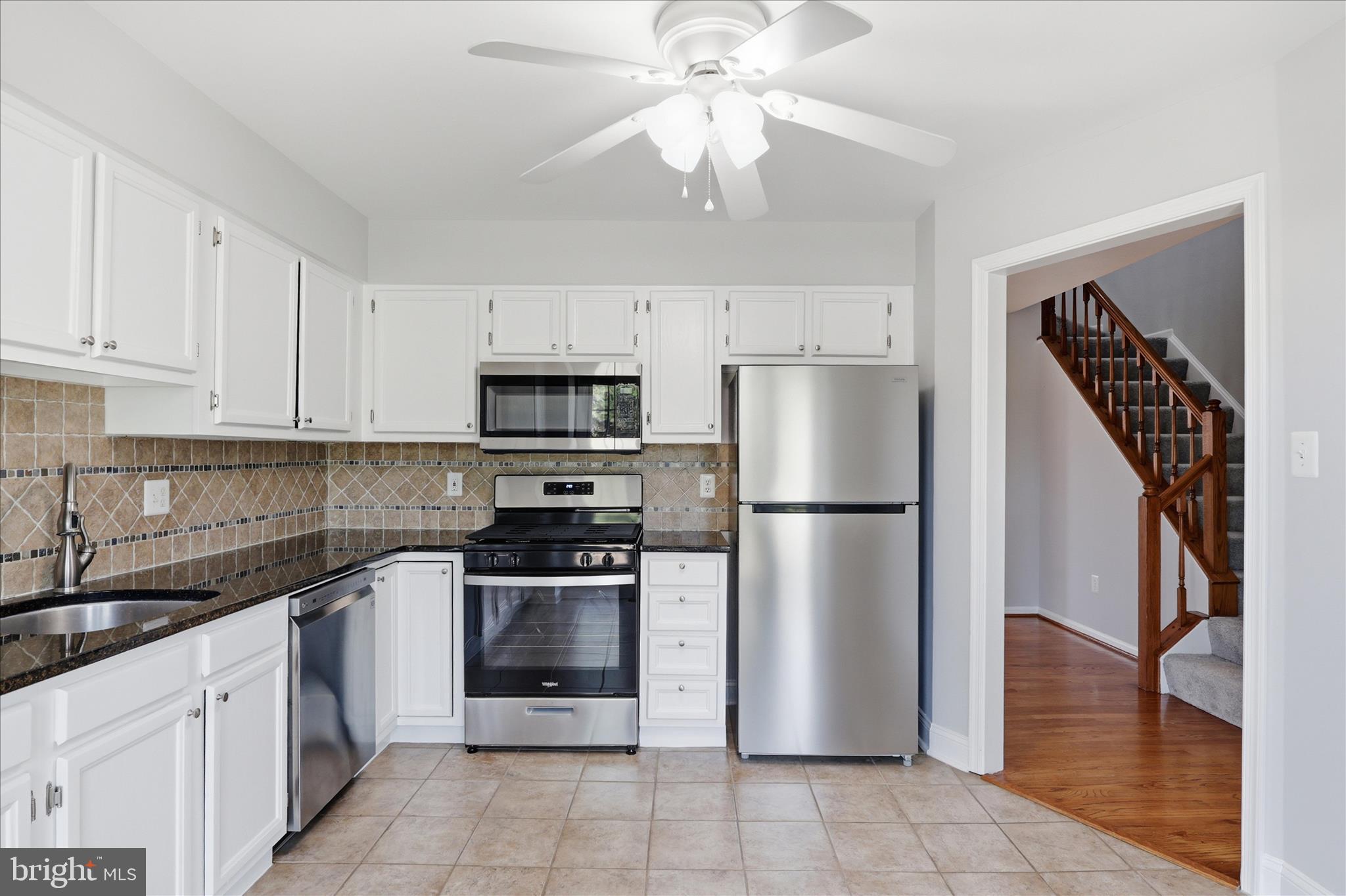 46810 Rabbitrun Terrace Sterling, VA 20164 - Photo 9 of 52