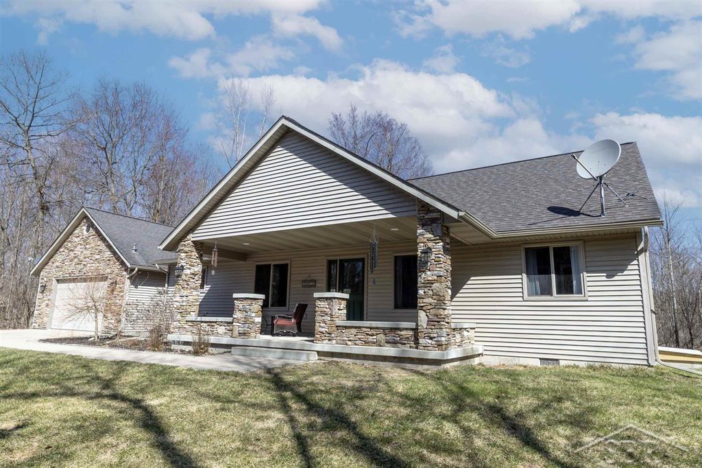 1978 West Stewart Road Midland, MI 48640 - Photo 2 of 36 50170756-2beb360e-8f73-4a2c-b20c-d4fefc788c9b.JPG