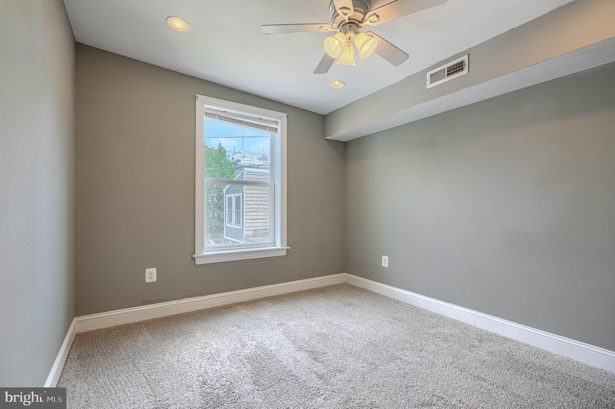 325 South Regester Street Baltimore, MD 21231 - Photo 21 of 41