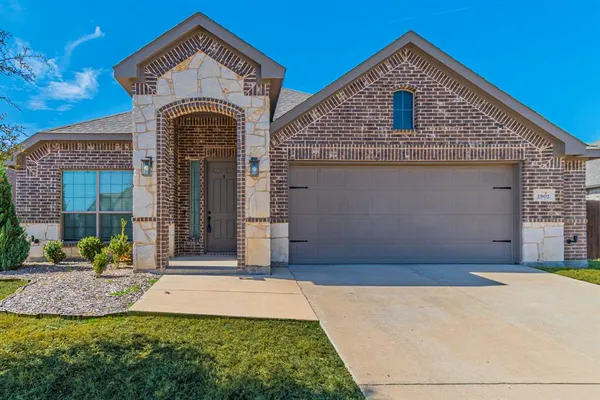 $380,000 | 1901 Maplewood Drive, Glenn Heights, TX 75154