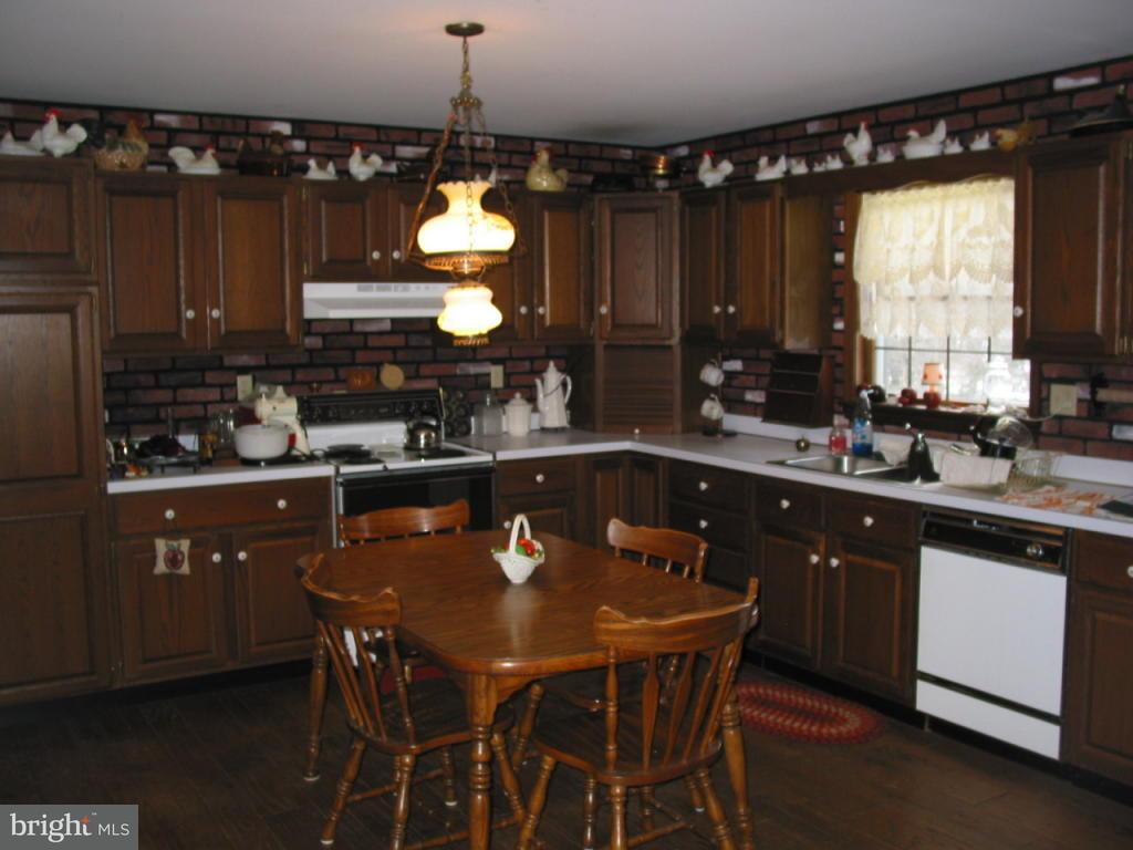 218 West Maple Grove Road Denver, PA 17517 - Photo 8 of 16 Gallery Image 8