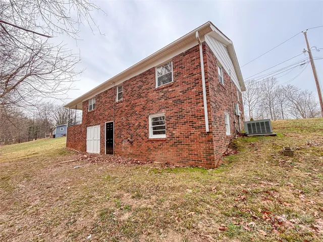 $179,900 | 3002 Denwood Drive, Claremont, NC 28610