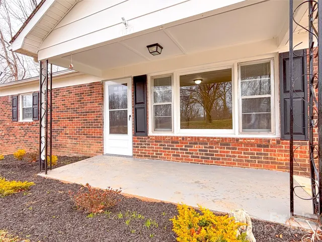 $179,900 | 3002 Denwood Drive, Claremont, NC 28610