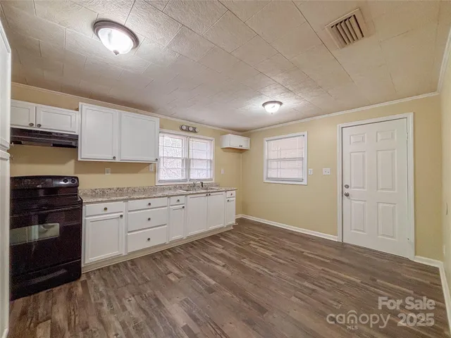 $179,900 | 3002 Denwood Drive, Claremont, NC 28610