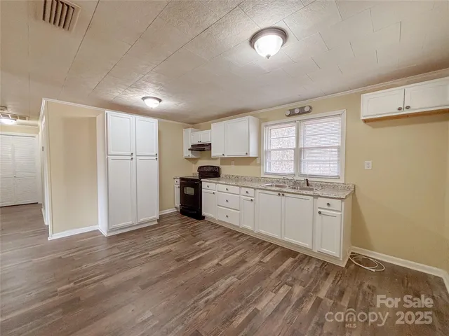 $179,900 | 3002 Denwood Drive, Claremont, NC 28610