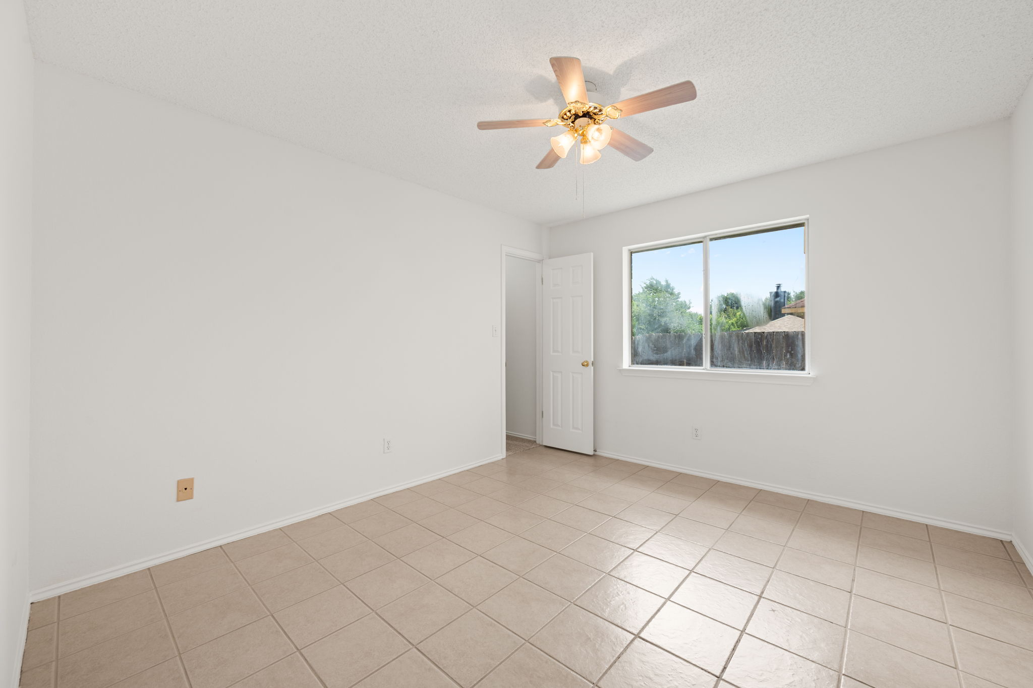 707 Ridge View Drive Leander, TX 78641 - Photo 28 of 40 an empty room with a window