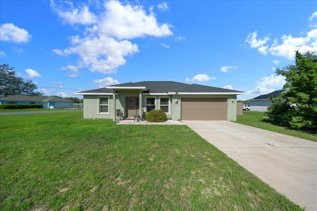 19 Juniper Loop Run Ocala, FL 34480 - Photo 1 of 42 a front view of a house with a garden