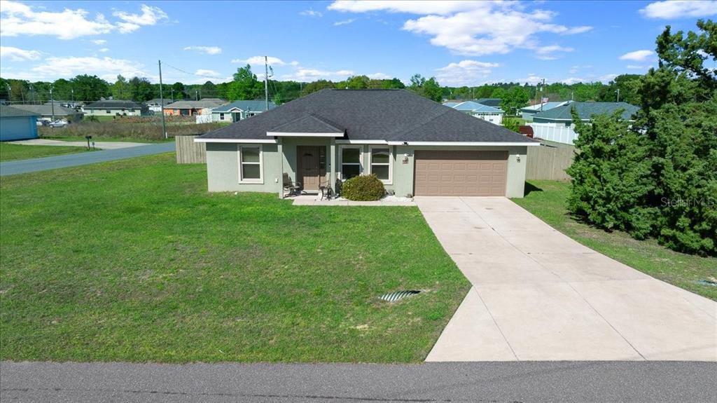 19 Juniper Loop Run Ocala, FL 34480 - Photo 33 of 42 a front view of a house with garden