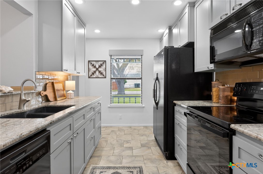 1719 Ridgeway Drive Temple, TX 76502 - Photo 7 of 28 Lovely kitchen with tile floors and granite countertops.
