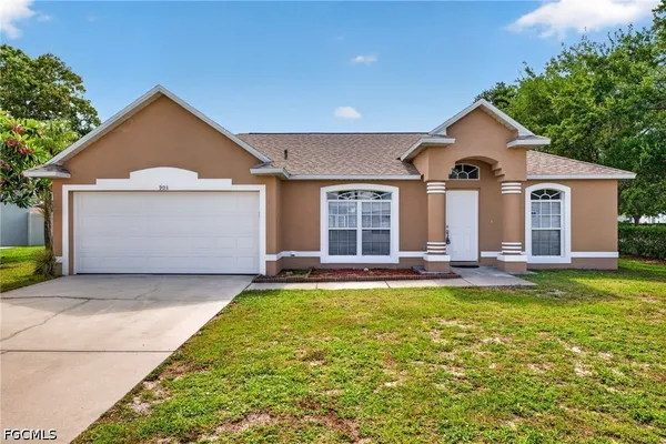 $1,899 | 903 Southeast 5th Avenue, Cape Coral, FL 33990