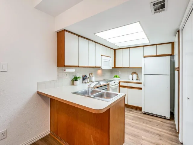 $259,000 | 18040 Midway Road, Unit 189, Dallas, TX 75287