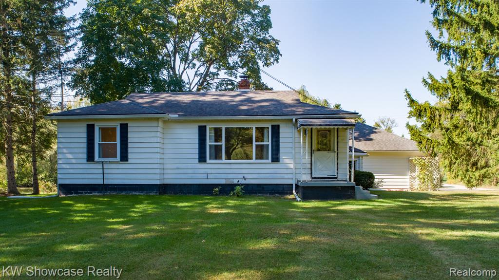 574 Young Road White Lake, MI 48383 - Photo 1 of 31 Gallery Image 1