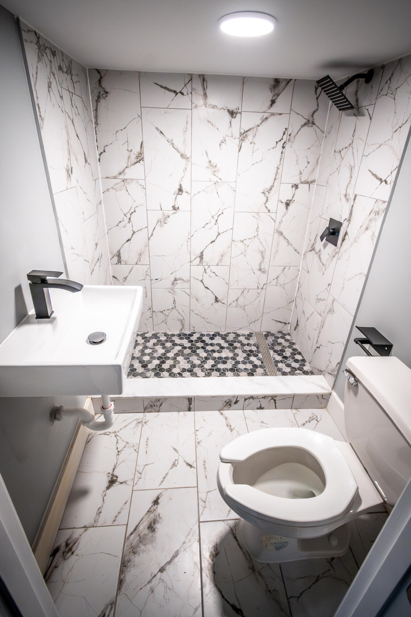 4181 Monroe Street Gary, IN 46408 - Photo 18 of 29 1331x2000