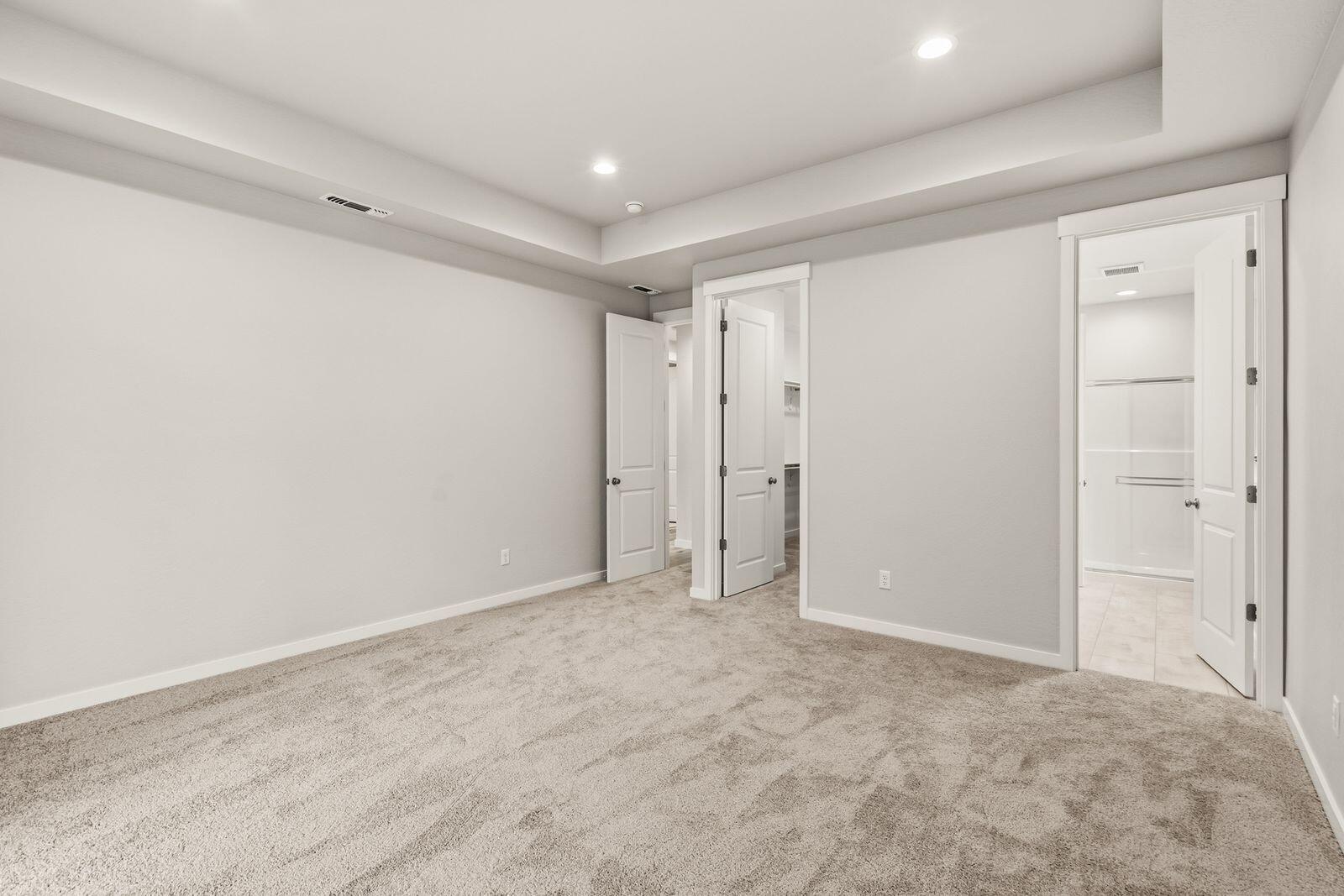669 Old Waverly Way, Unit 20 Eagle Point, OR 97524 - Photo 14 of 32 a view of an empty room