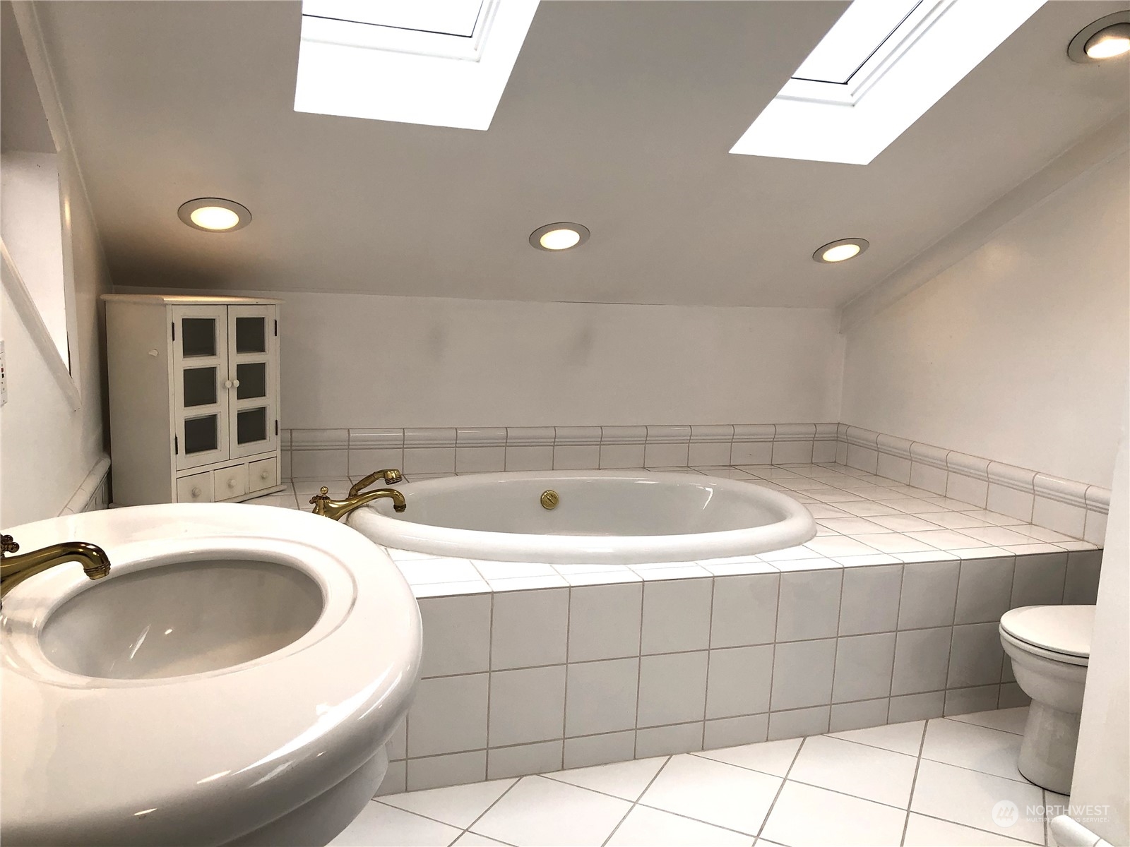 6918 Totem Beach Loop Road Marysville, WA 98271 - Photo 25 of 29 a bathroom with a sink and bathtub