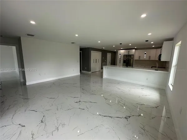 $2,700 | 1125 Milwaukee Boulevard, Lehigh Acres, FL 33974