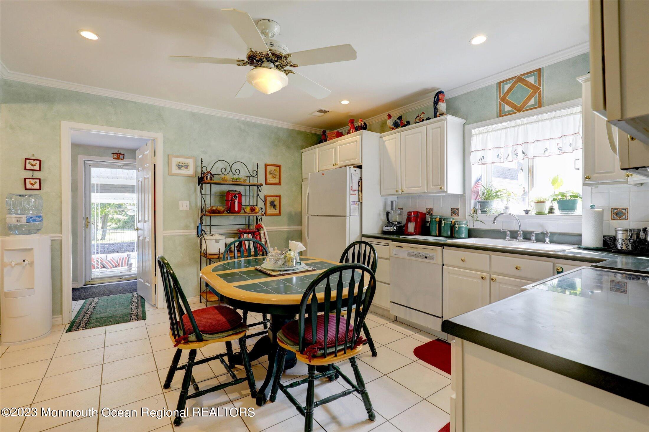 847 Waterworks Road Freehold, NJ 07728 - Photo 16 of 74 21-Kitchen