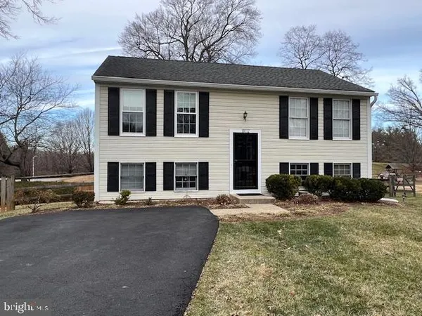 a view of house with yard