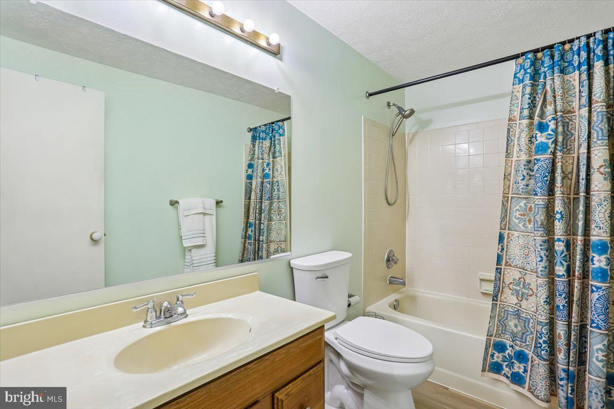 18112 Kodella Court Gaithersburg, MD 20877 - Photo 22 of 60 a bathroom with a sink toilet and shower