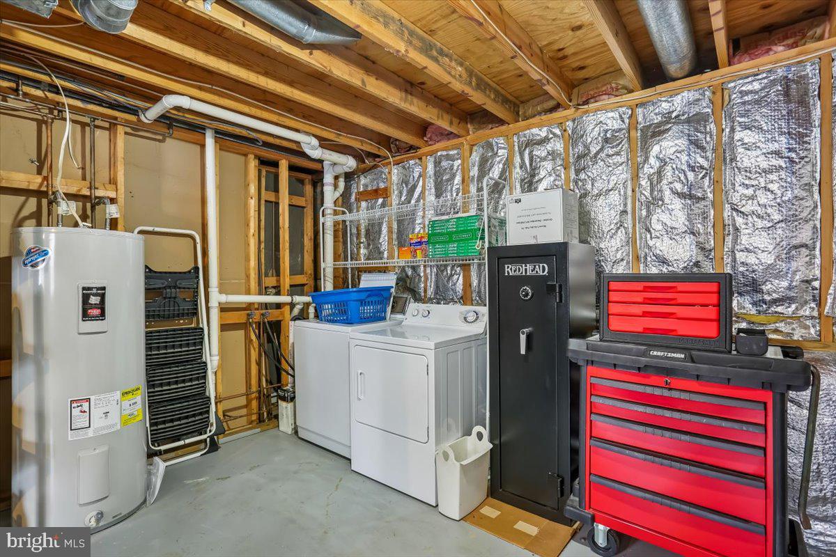 18112 Kodella Court Gaithersburg, MD 20877 - Photo 36 of 60 a utility room with dryer and washer