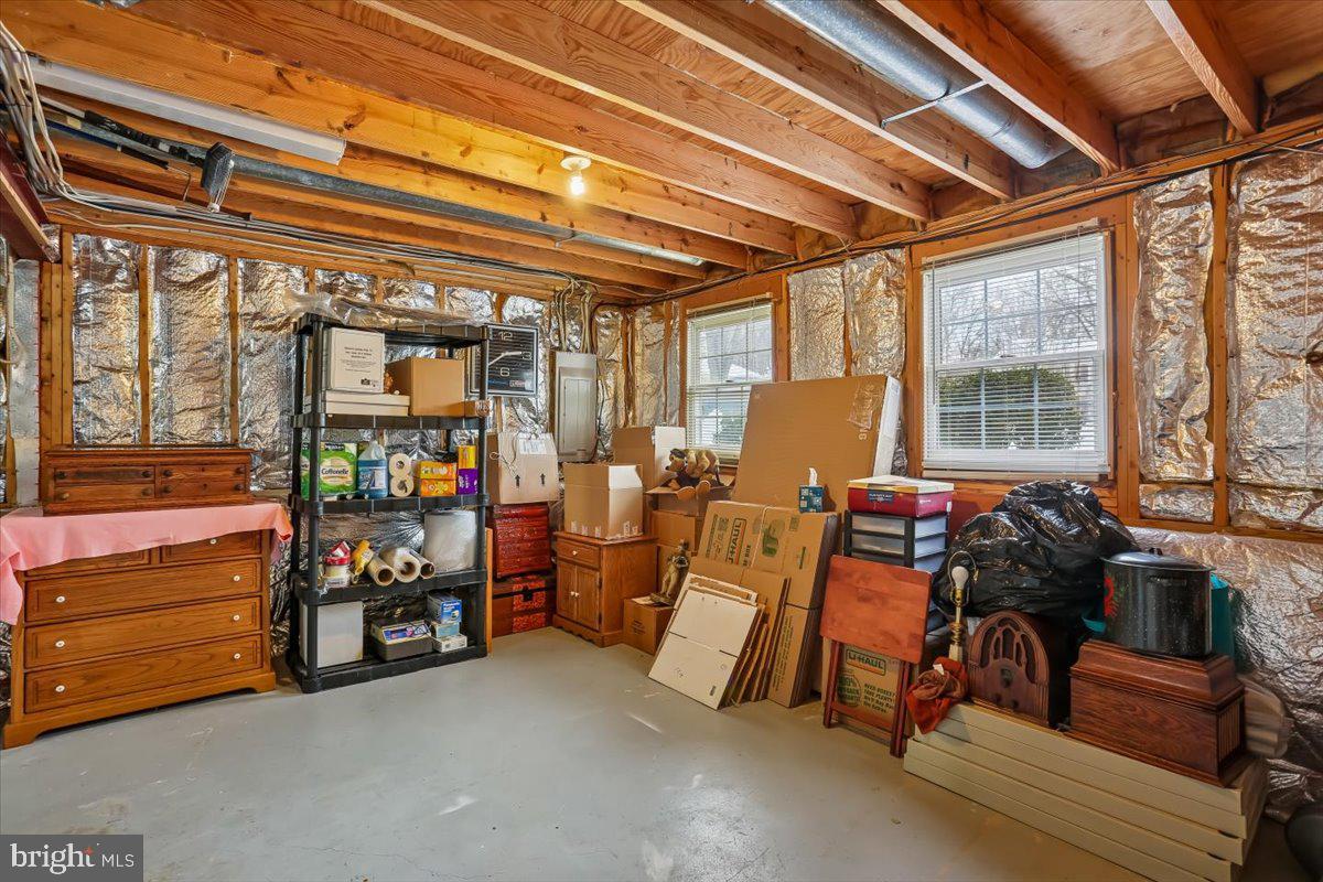 18112 Kodella Court Gaithersburg, MD 20877 - Photo 37 of 60 a view of a room with furniture