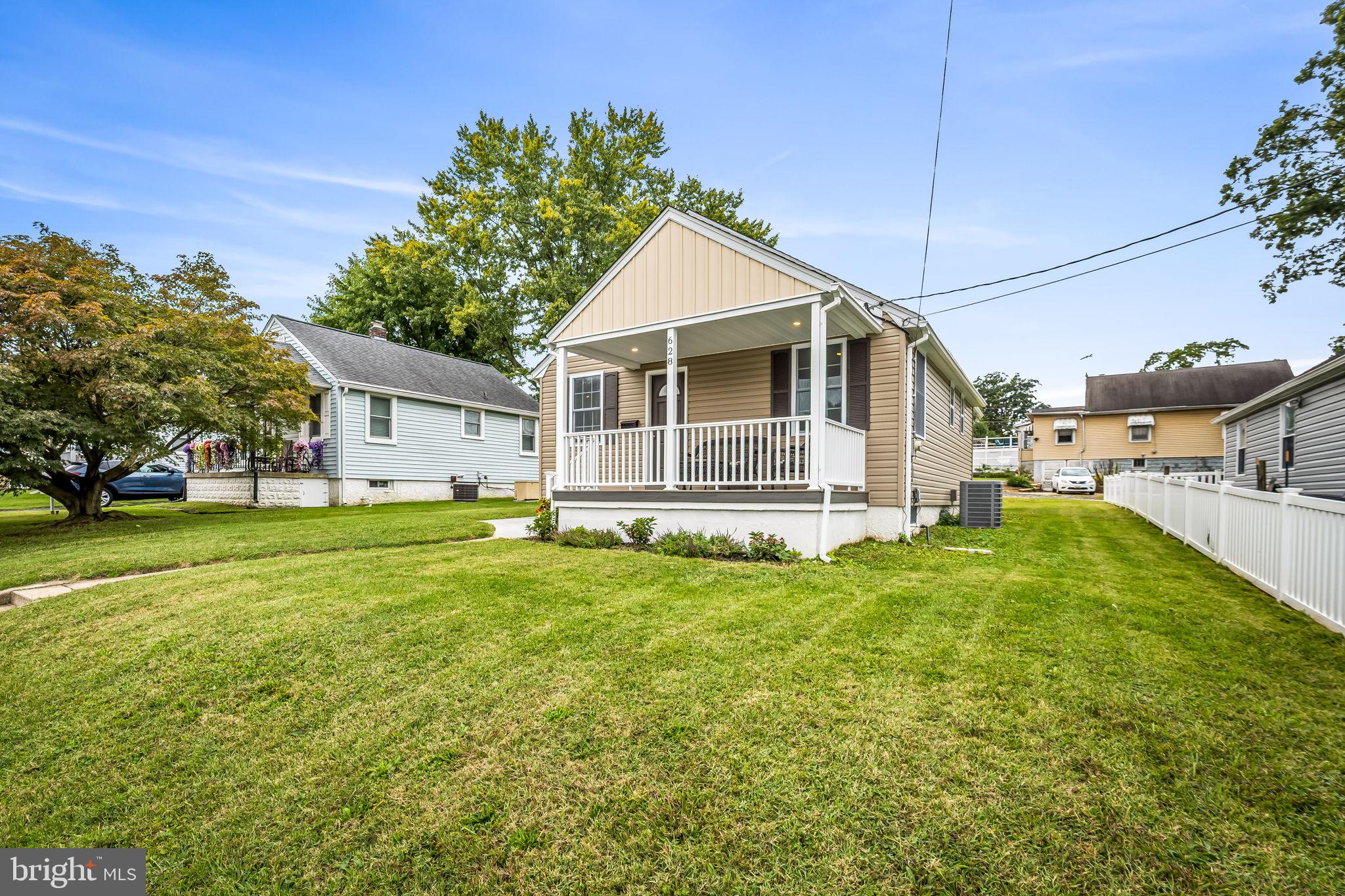 628 North Stuart Street Baltimore, MD 21221 - Photo 2 of 39 a front view of a house with a garden