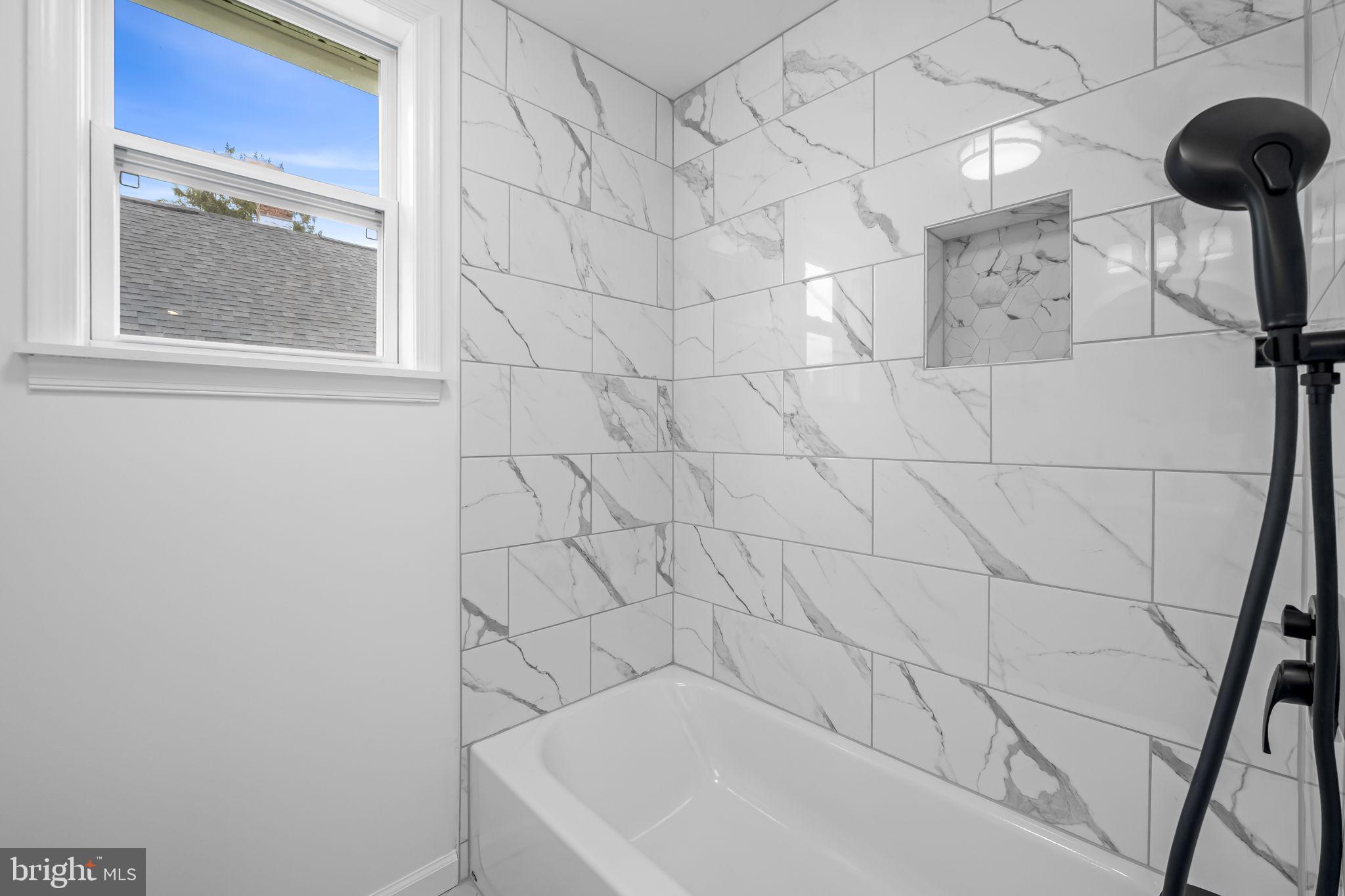 628 North Stuart Street Baltimore, MD 21221 - Photo 23 of 39 a bathroom with a bathtub