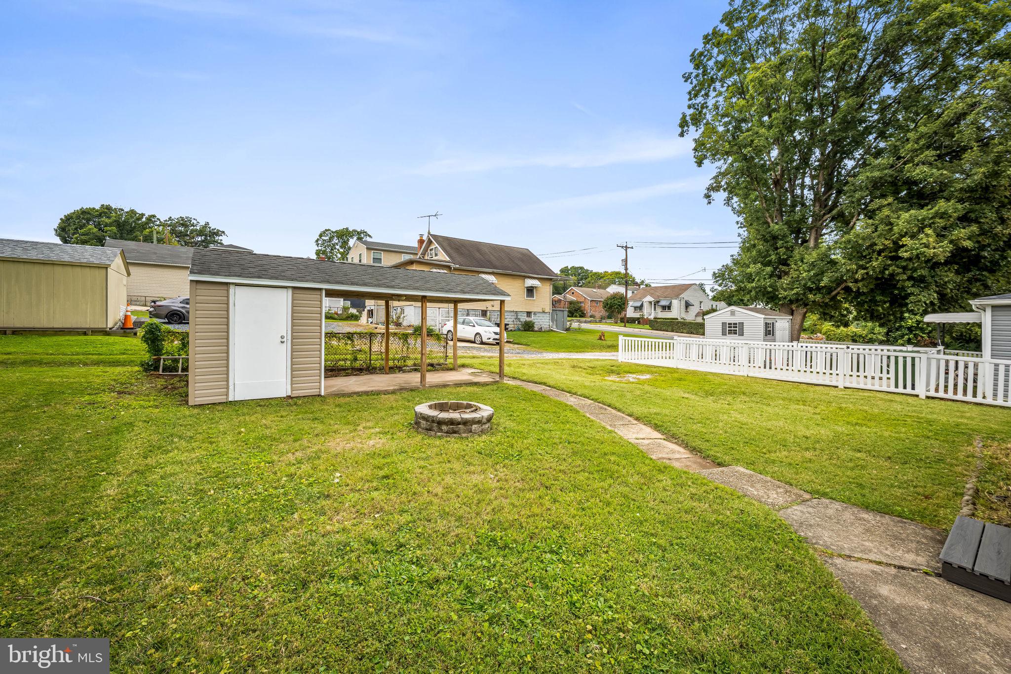 628 North Stuart Street Baltimore, MD 21221 - Photo 31 of 39 a view of a big yard with a large trees