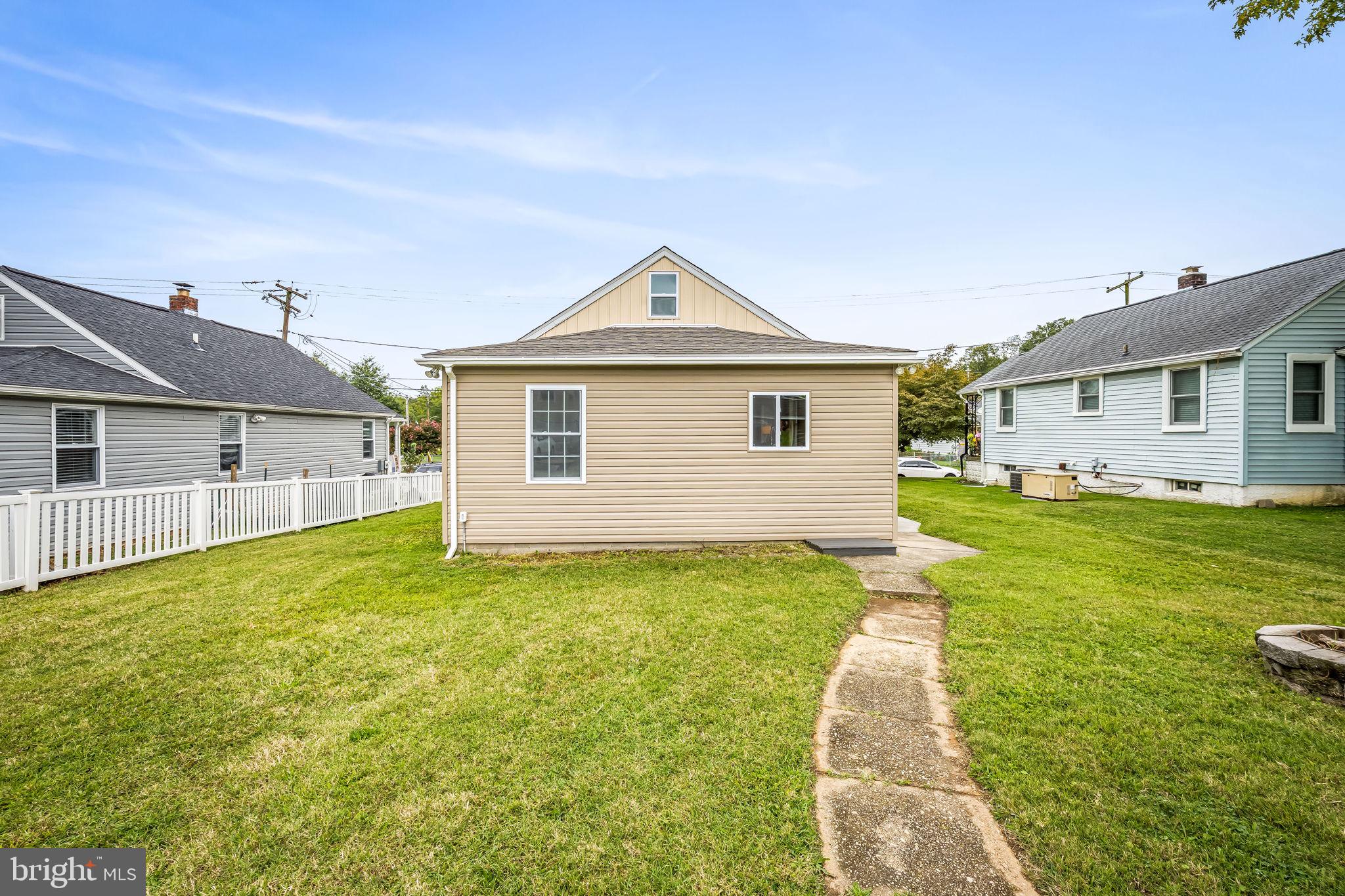 628 North Stuart Street Baltimore, MD 21221 - Photo 33 of 39 a view of a house with a yard and deck